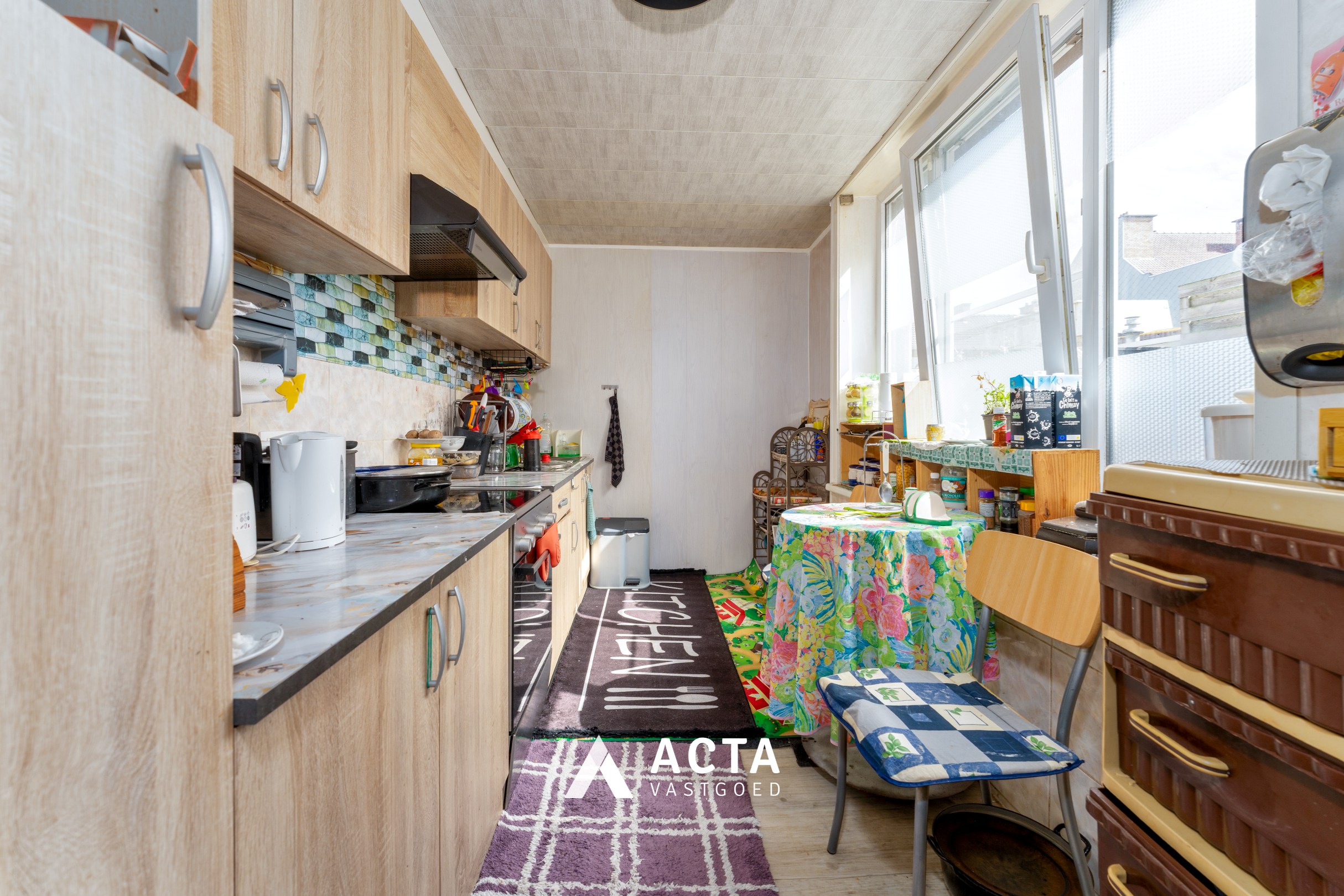 Ruime te renoveren stadswoning met 5 slaapkamers en tuin 