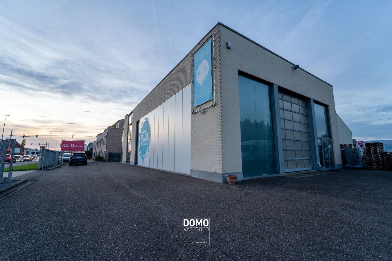 Industrieel vastgoed met sterke visibiliteit en tal van mogelijkheden 