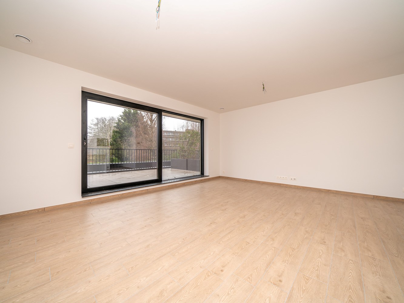 Nieuwbouw 1-kamer appartement met parking, kelder &amp; terras 