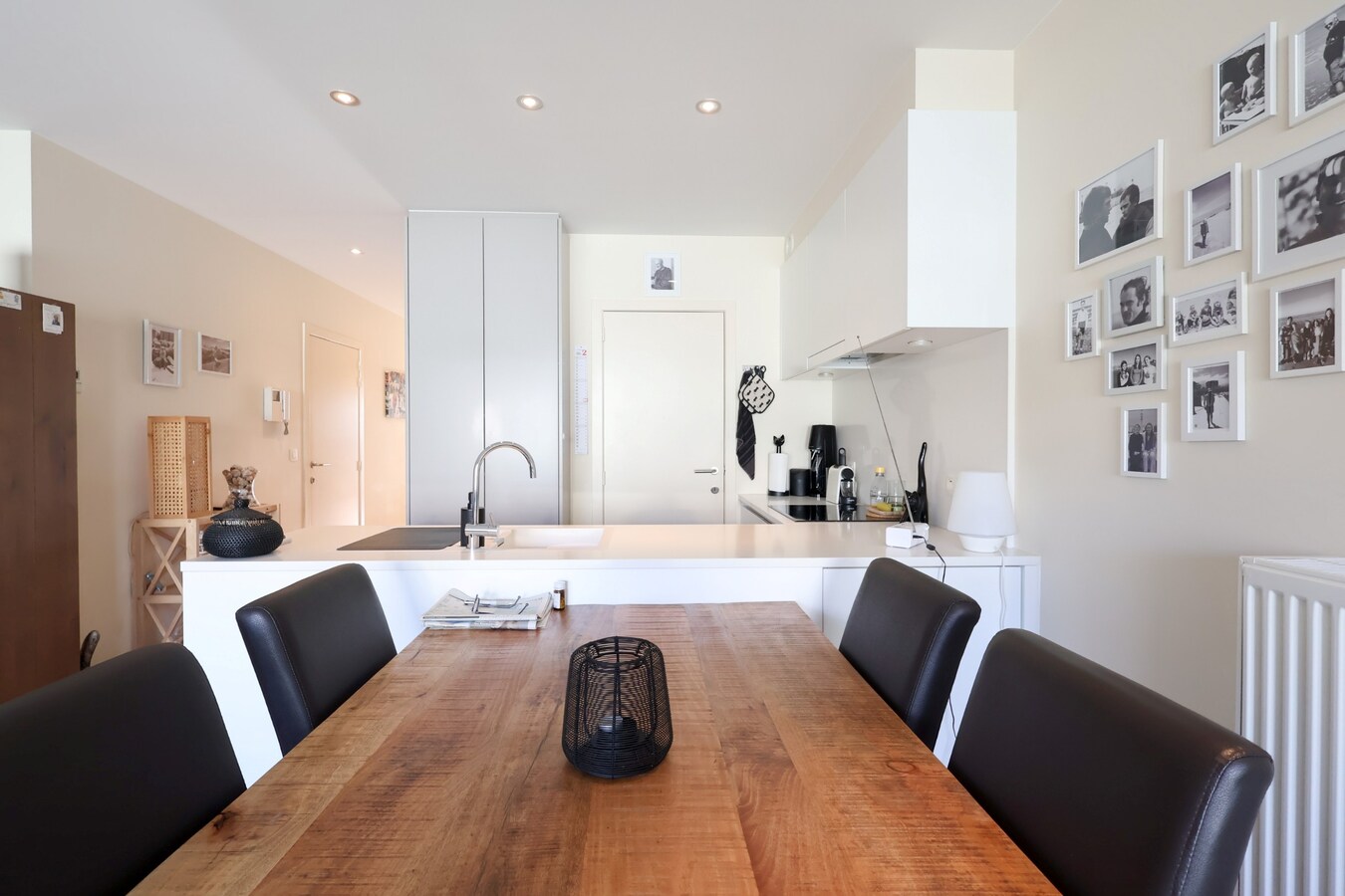 Modern appartement met 2 slaapkamers en parking te Oostduinkerke 