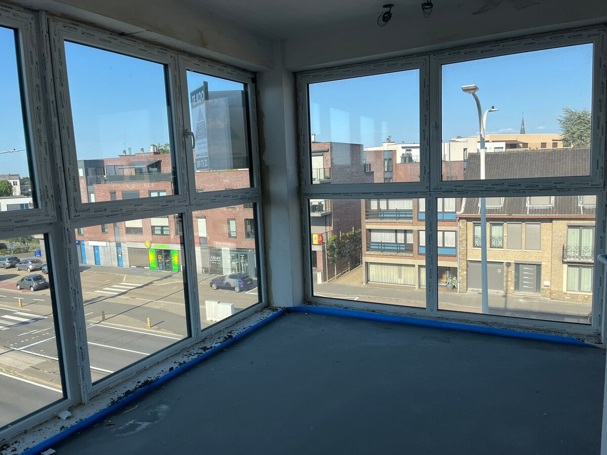 Casco+ appartement. Uniek uitzicht ! 2 slaapk., 3de verdiep. Lift. Verkoop met REGISTRATIE (geen BTW) ! 