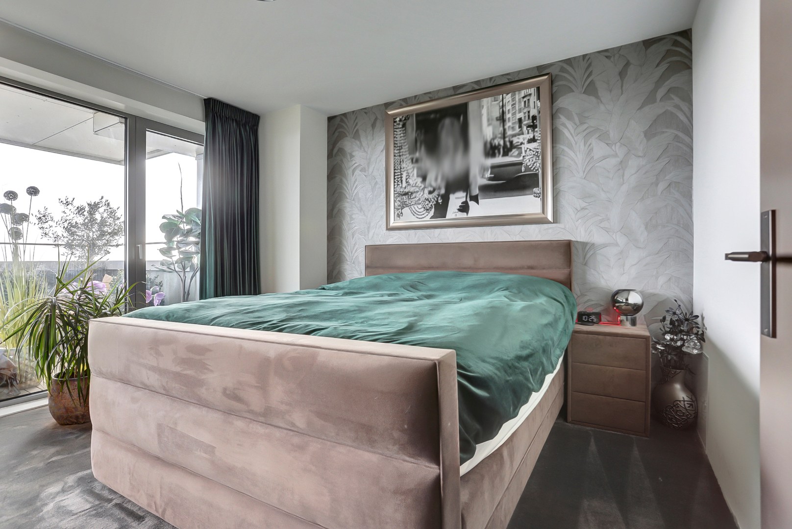 Ultiem luxe wonen in de iconische The CoolTower met spectaculair uitzicht, royaal terras (34 m²) en moderne afwerking in het bruisende hart van Rotterdam! 