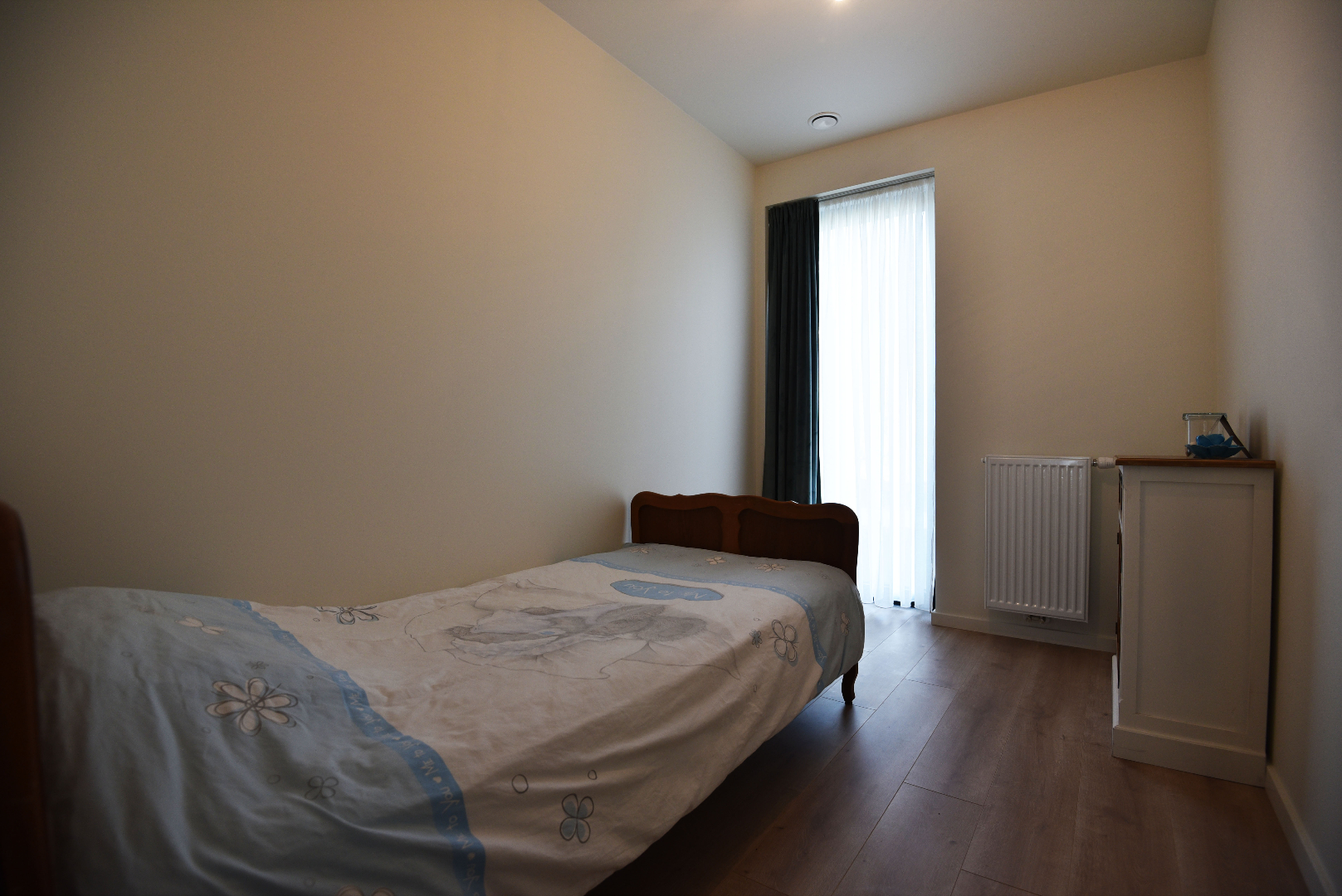 Nieuwbouw gelijkvloers app. met 2 slpks, tuin en terras te Adegem 