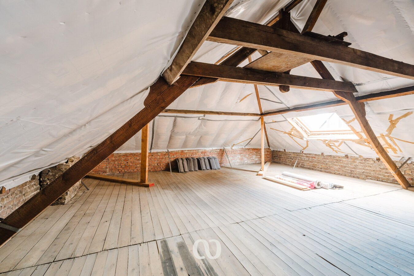 Ruim herenhuis met 8 slaapkamers en tuin in het centrum van Oudenaarde 