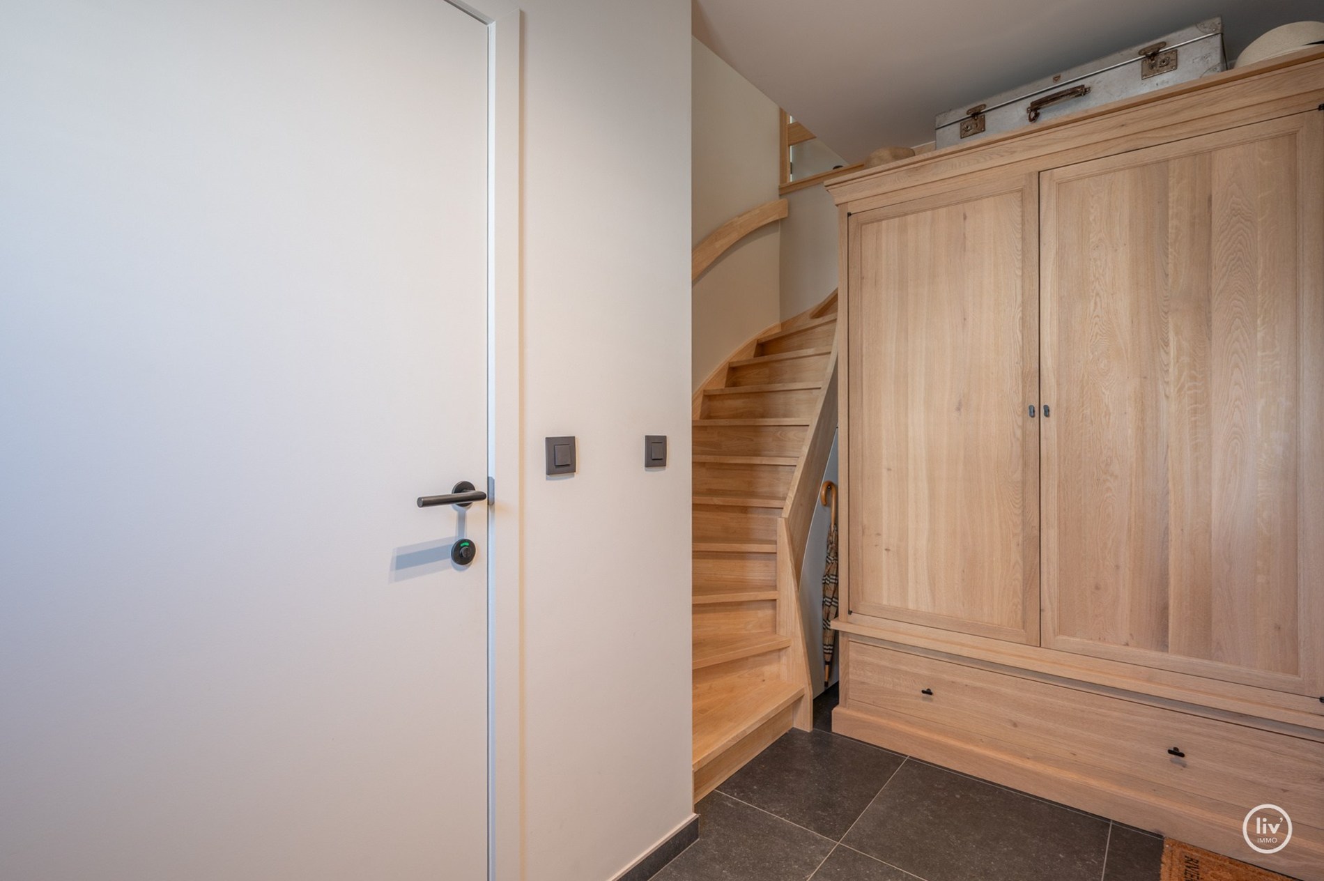 Prachtige halfopen woning met 5 slaapkamers en mooie tuin gelegen in Knokke. 