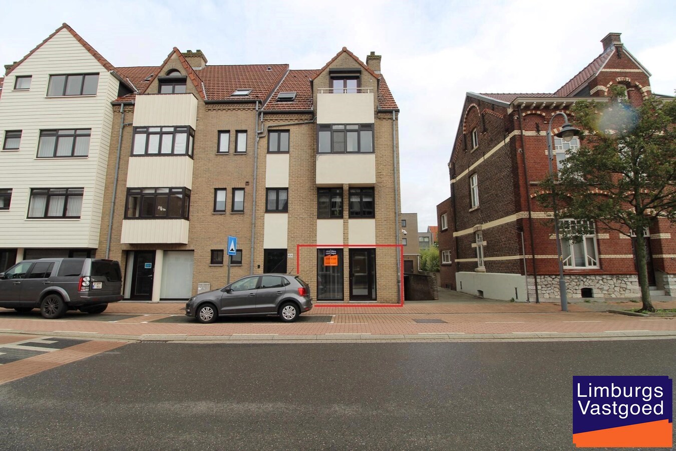 Handels/praktijkruimte, 110m², kelder met drijfkracht, parking 
