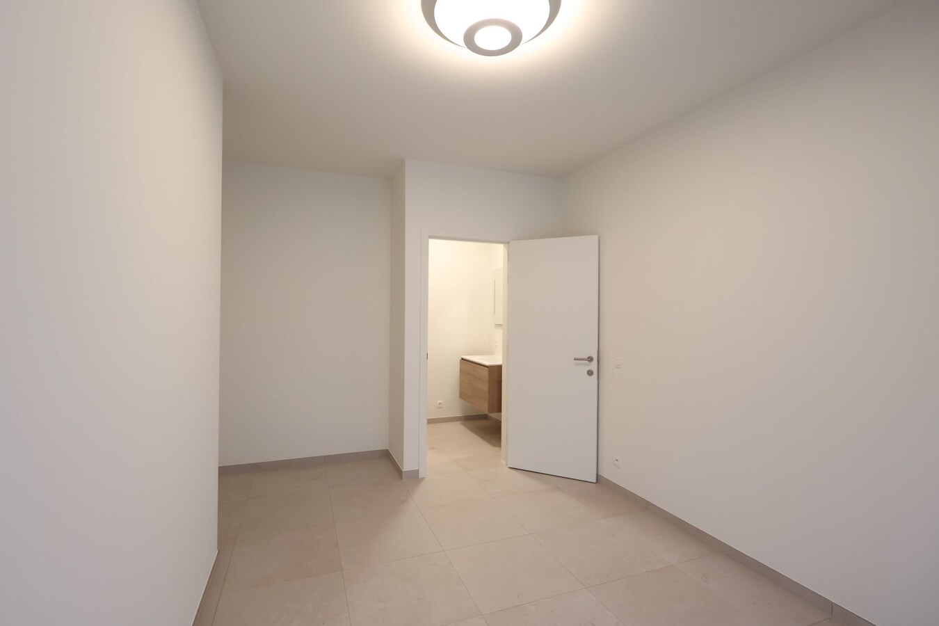 Nieuwbouw appartement met 1 slaapkamer te huur op jaarbasis 