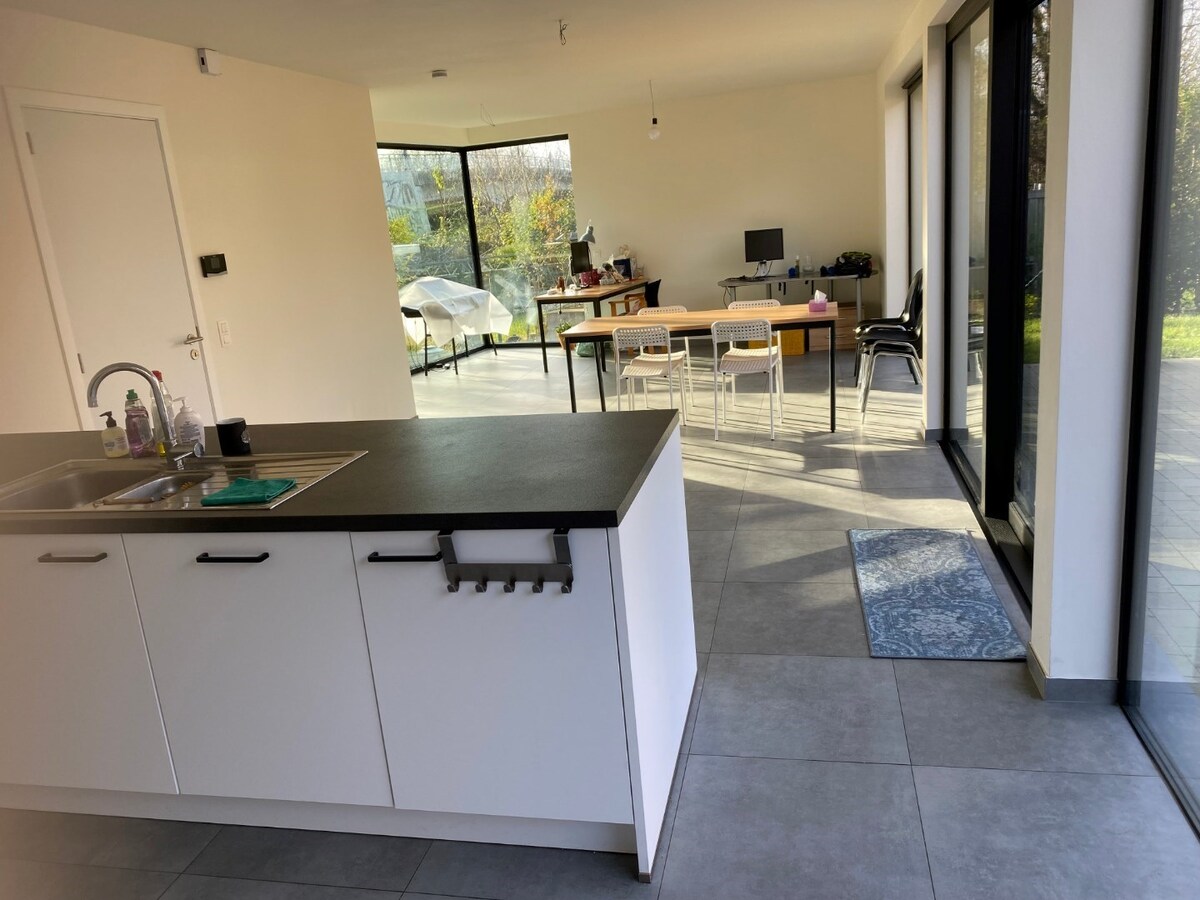 Half Open Nieuwbouw. Op 750 m van Gent-St-Pieters én aan tramhalte. 