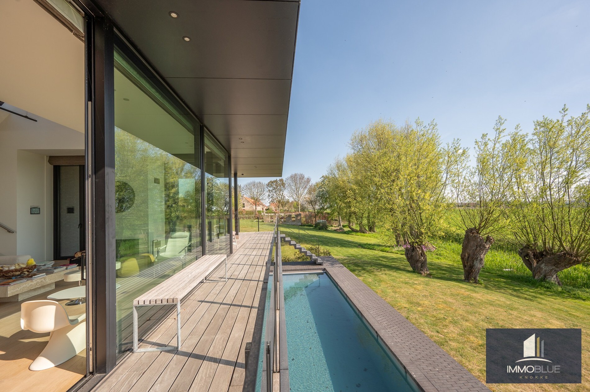 Uniek eigendom met adembenemende zichten gelegen op een perceel van ongeveer 3000 m². 