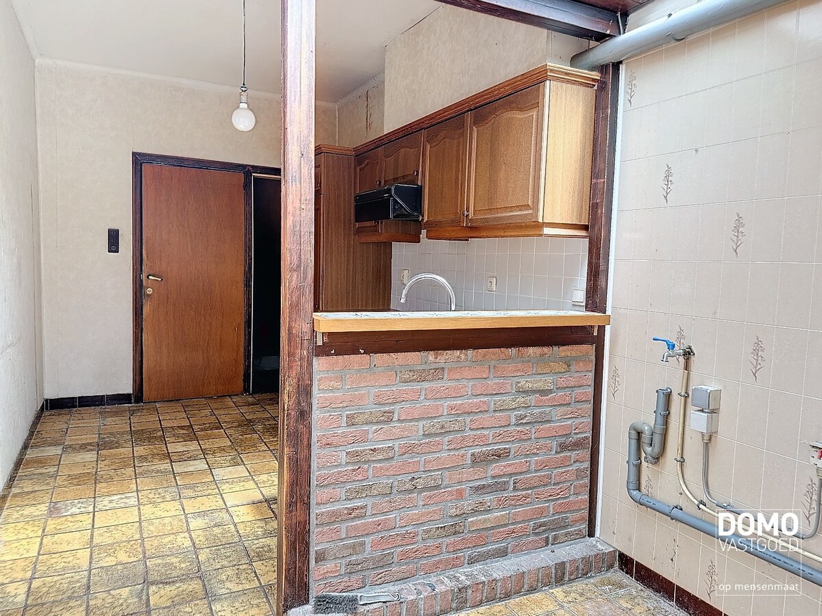 Op te frissen rijwoning met stadstuin gelegen te Hasselt. 