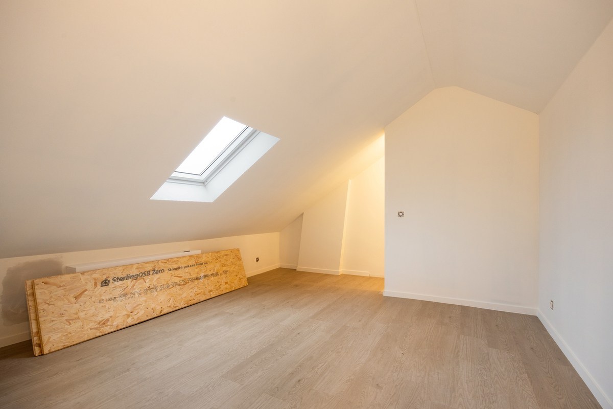 Volledig gerenoveerde halfopen bebouwing met 3 slaapkamers, tuin, terras en garage in Kumtich! – EPC 95 kWh/m² - bewoonbare opp. 153 m² 