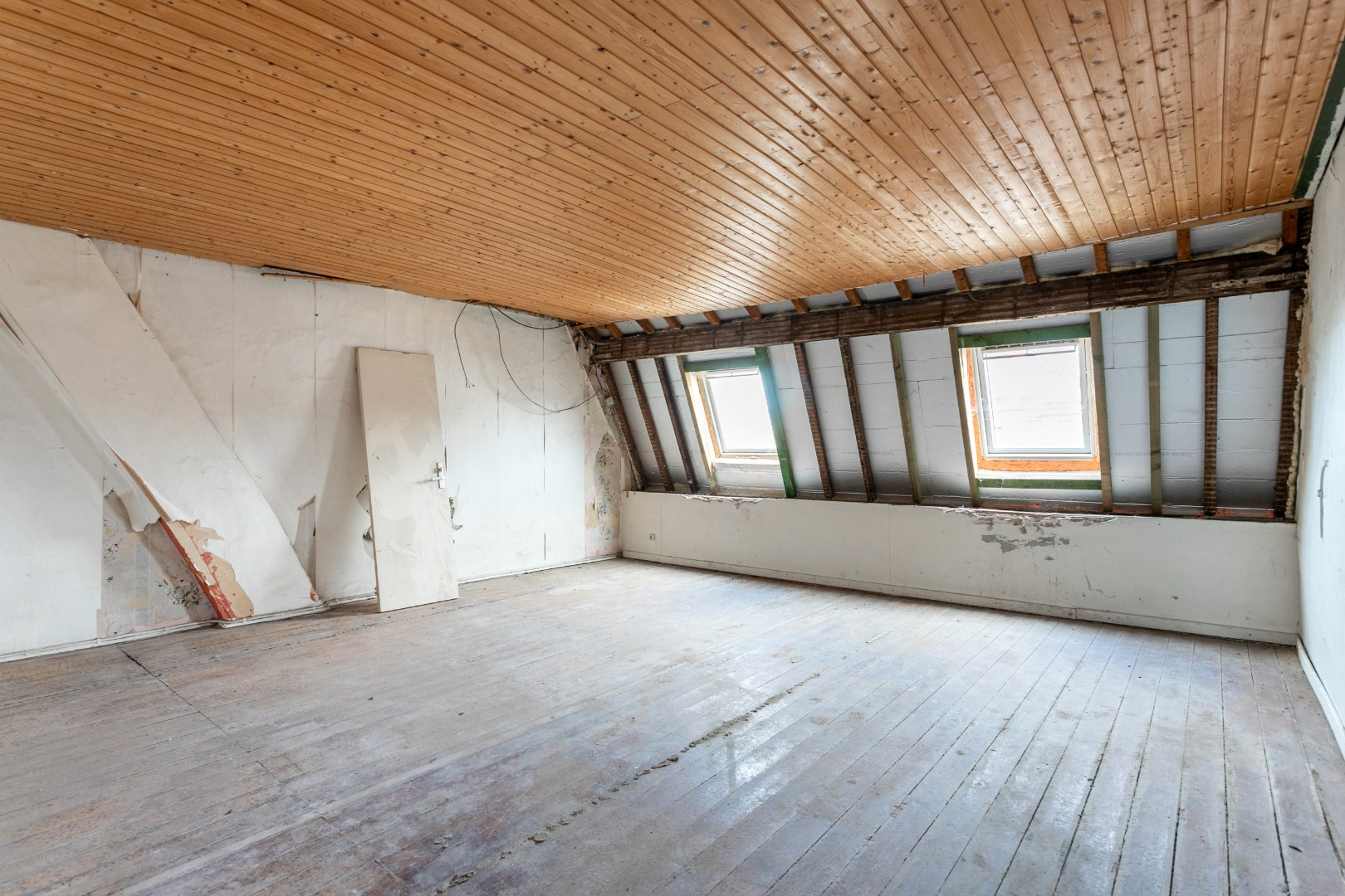 Handelsruimte met woonst op een gunstige ligging 