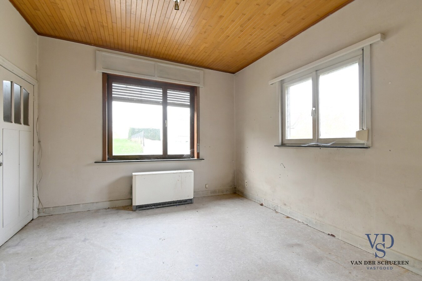 Te renoveren woning op ruim perceel te Kerkgate Mater. 