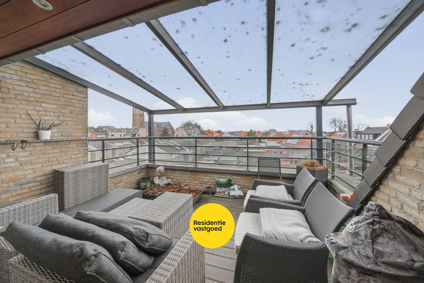 Investeringsopportuniteit: Duplexappartement (185 m²) met 2 zonneterrassen in hartje Oudenburg 