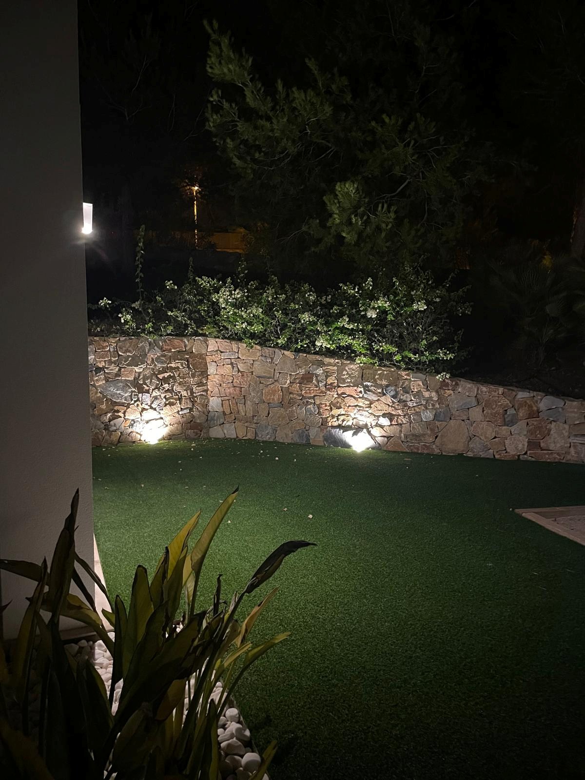 Bienvenue dans la Communauté Adelfa, une oasis exclusive au cœur du Las Colinas Golf &amp; Country Club. Ici, vous pourrez profiter de la nature préservée et du climat agréable du sud-est de l'Espagne 