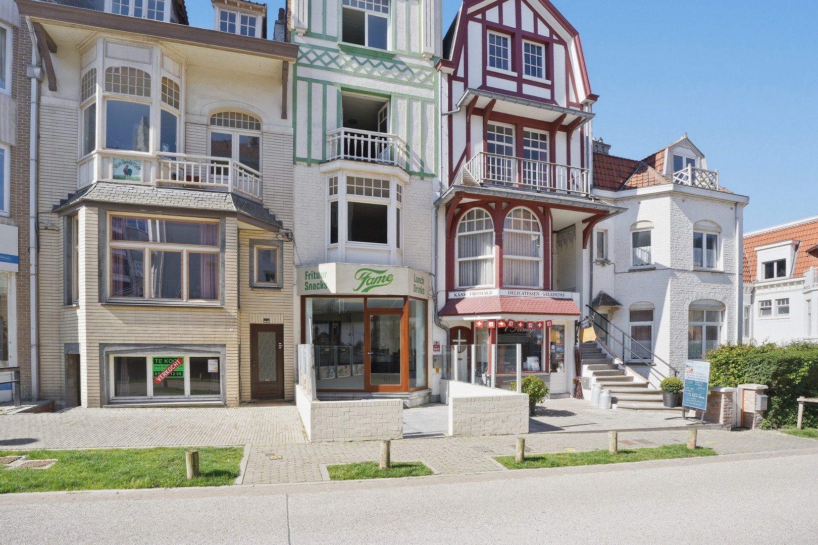Goed gelegen gebouw op 117m² te De Panne bestaande uit een handelsruimte en woonst. 