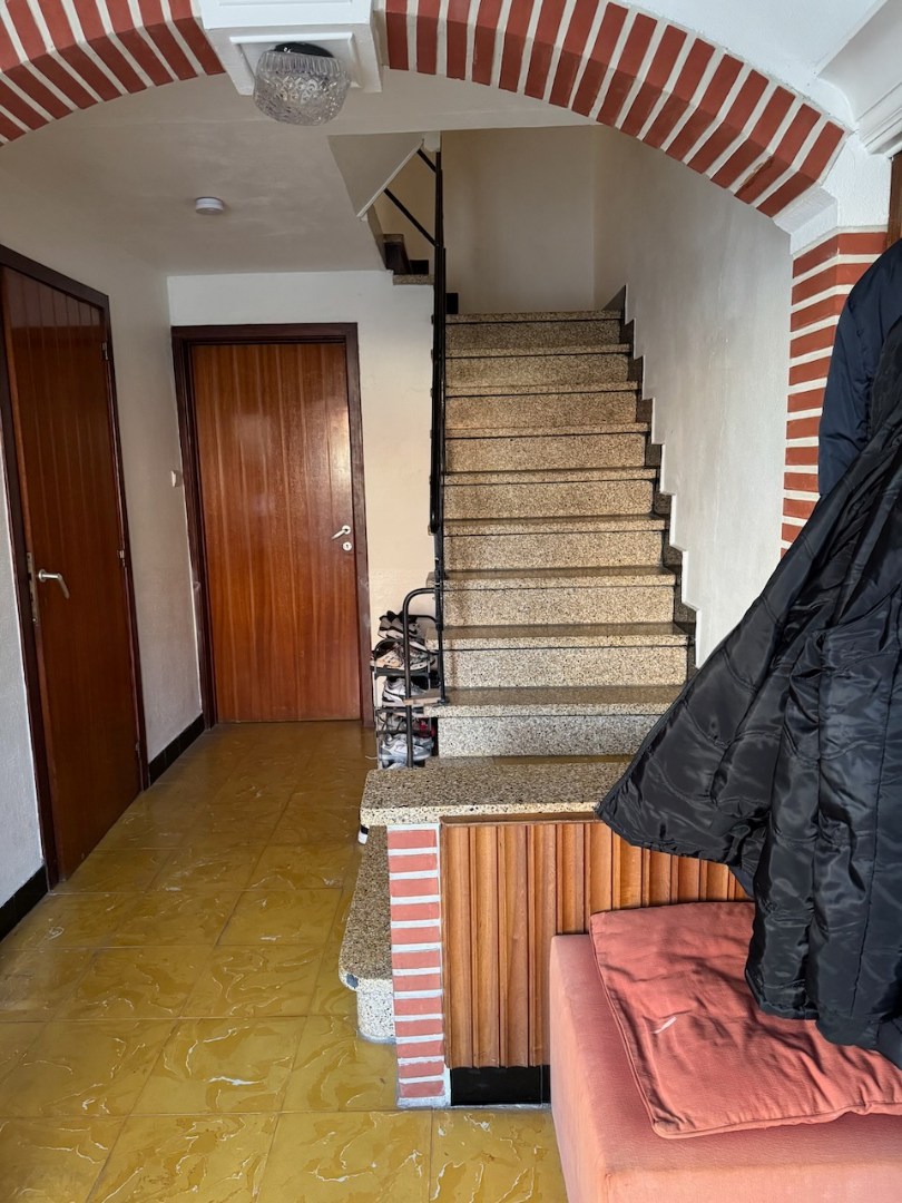 Bel-etage met drie slaapkamers en garage 