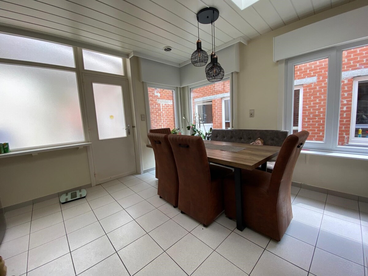 Te huur Handzame: woning met 4 slaapkamers en garage 