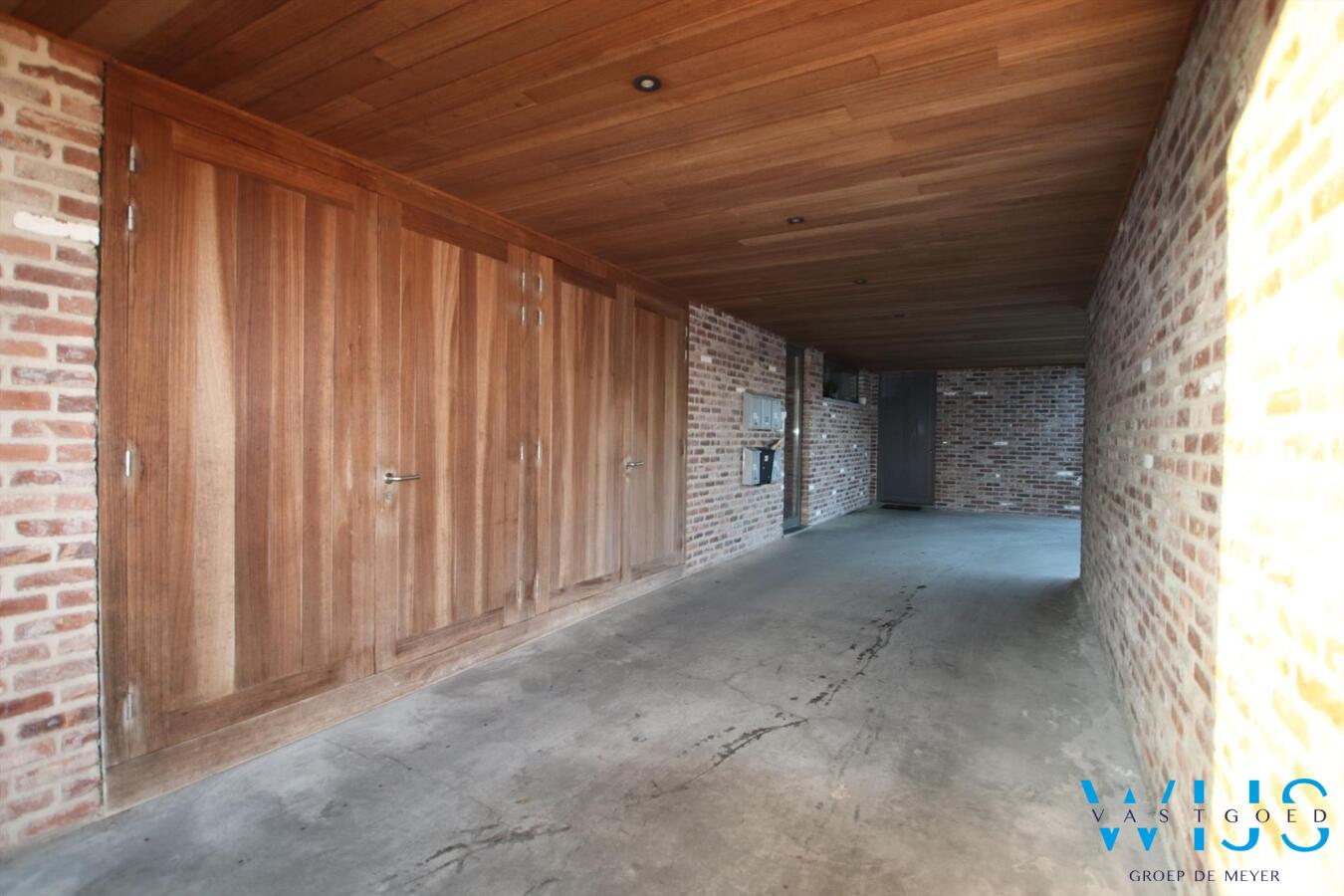 Recent tweeslaapkamer appartement met zonneterras &amp; garage te BASSEVELDE! 