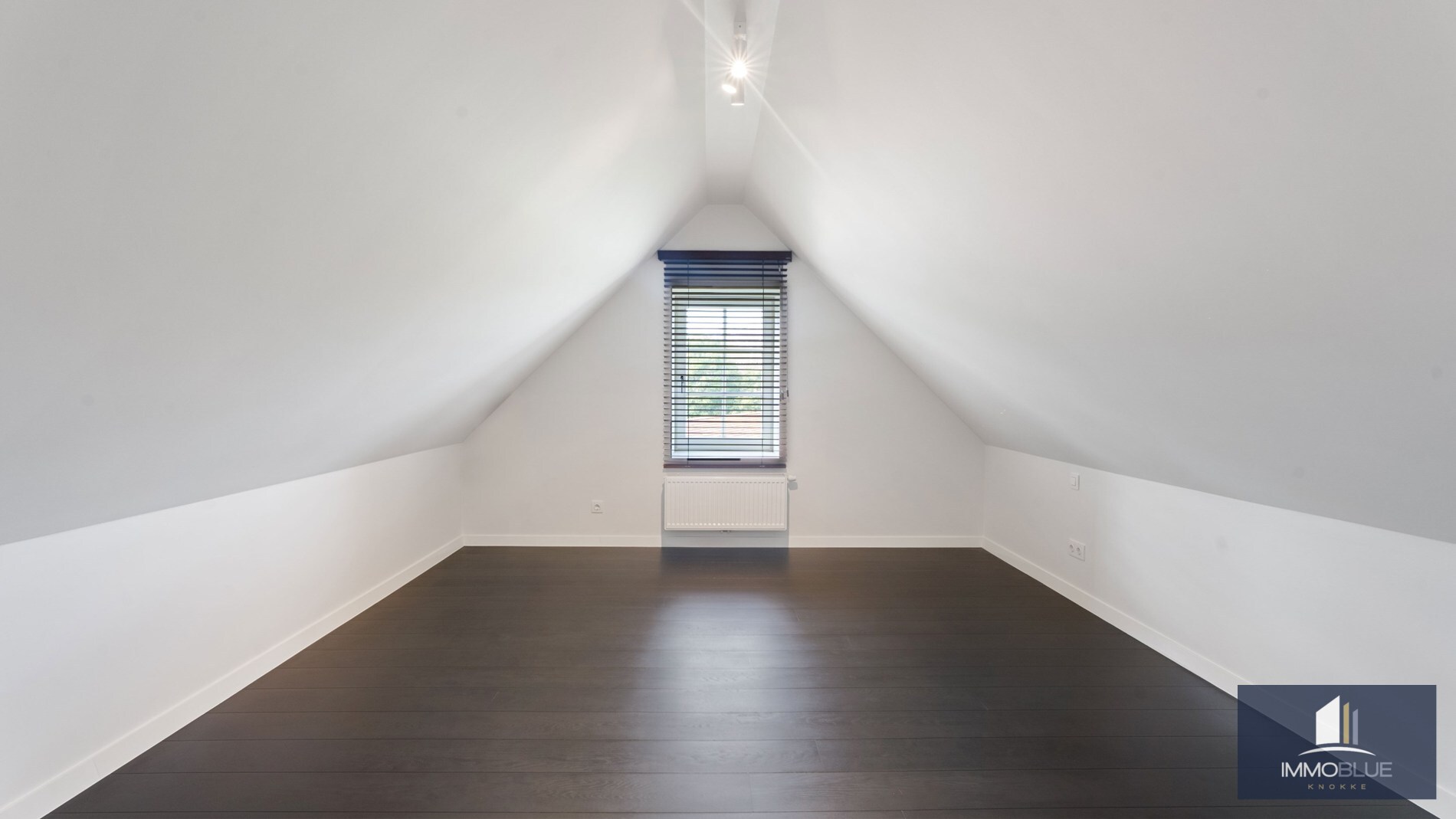 Exclusieve villa gelegen in een rustige, residentiële wijk . 