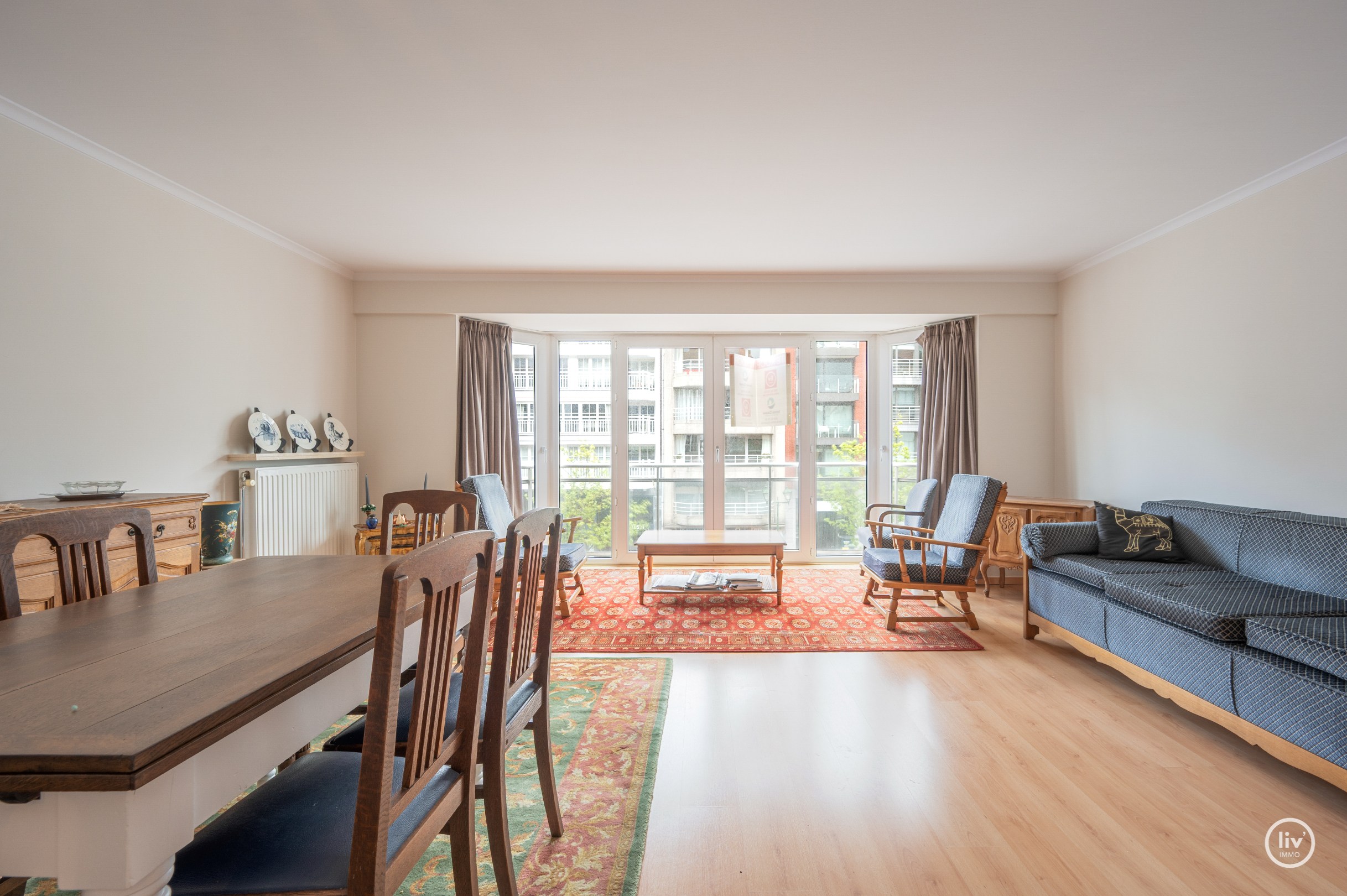 Op te frissen appartement met 2 slaapkamers te koop in het centrum van Knokke 