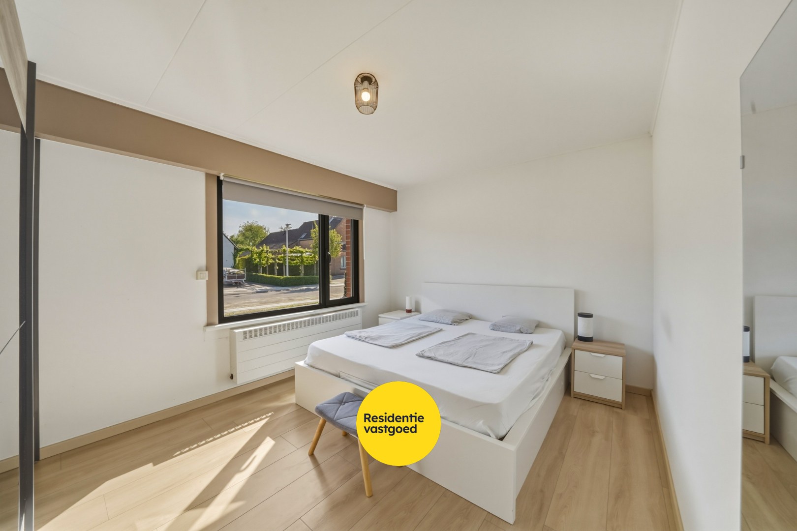 Instapklare ruime bungalow met zongerichte tuin in hartje Oudenburg! 