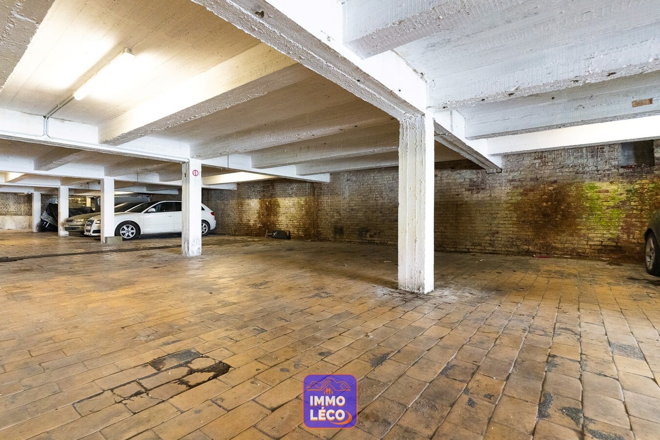 LOT de 5 emplacements de parking, en plein centre-ville, IDEAL INVEST !! 