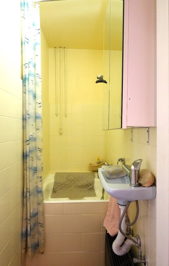 Op te frissen rijwoning in hartje Gistel 