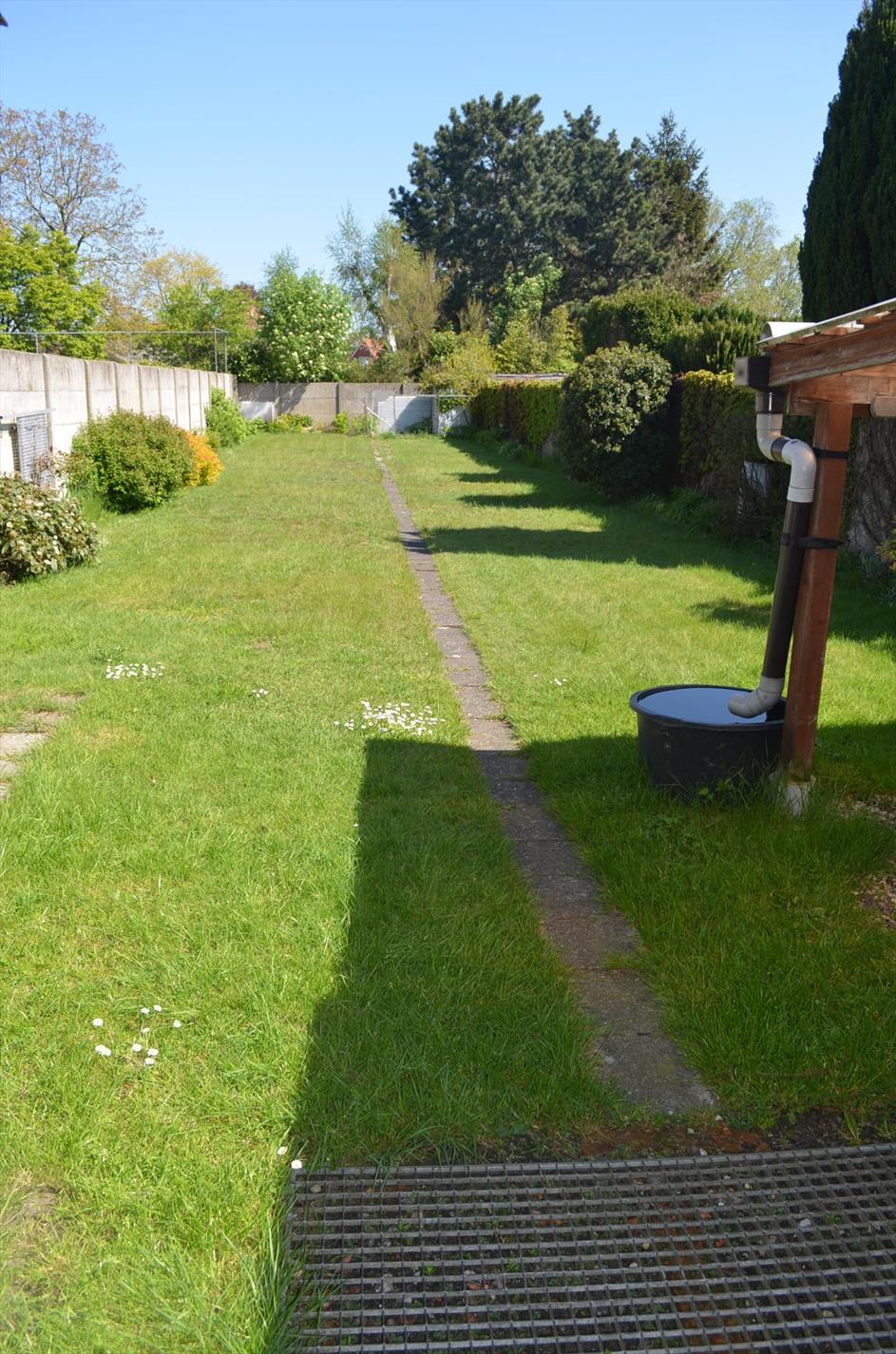 Te renoveren HoB met 3 slpks, garage en tuin gelegen te centrum Maldegem 