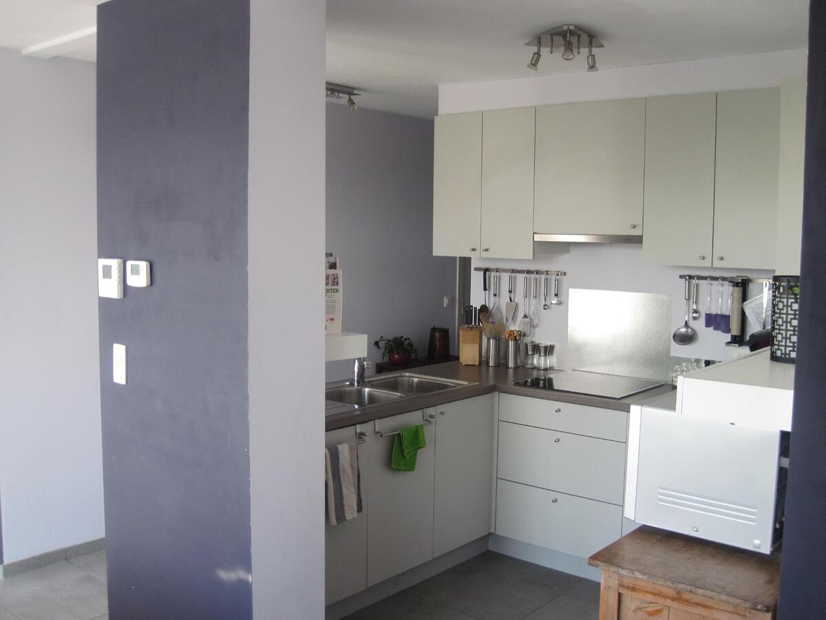 Ruim 2-slp-appartement met groot zonneterras én garage. Geen vaste kosten ! 