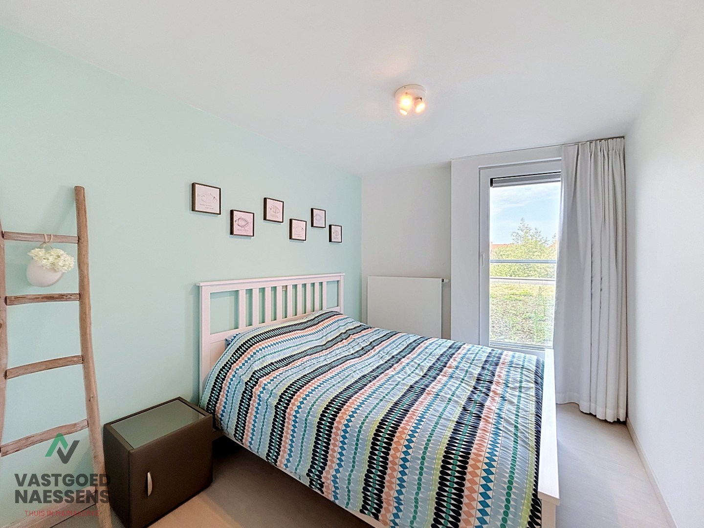 SUPERBE APPARTEMENT DE 2 CHAMBRES AVEC TERRASSE ENSOLEILLÉE DANS UN BÂTIMENT RÉCENT 