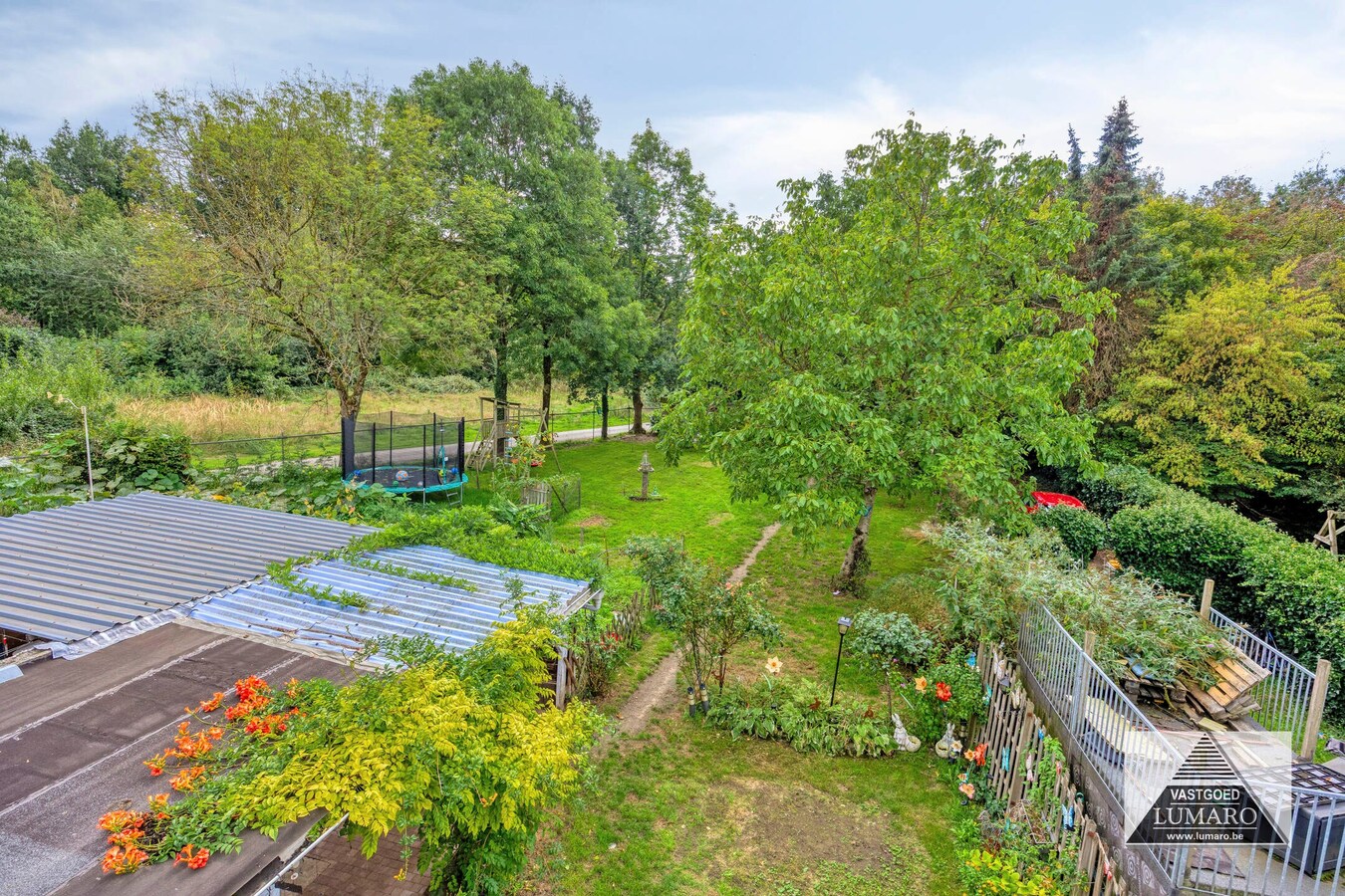 As-centrum: 2 op te knappen woningen met royale tuin 