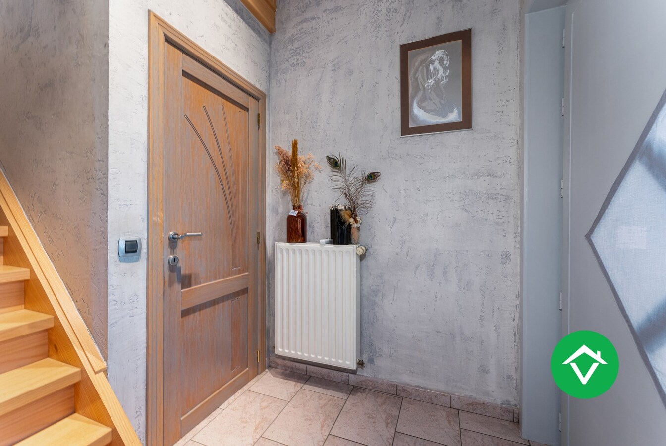 Ruime open bebouwing met 4 slaapkamers en 3 garages in Kortemark 