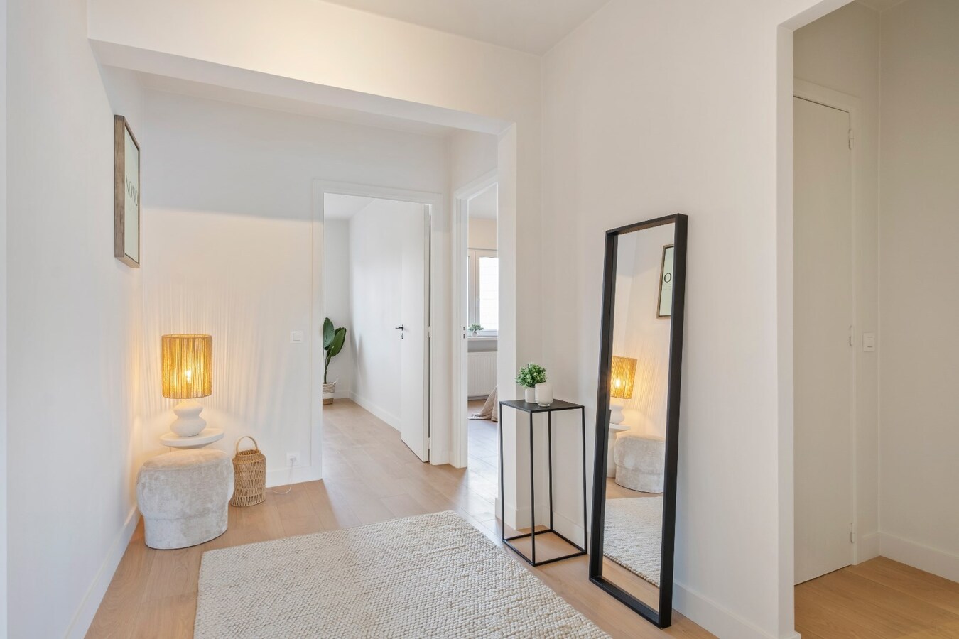 Prachtig 2-slaapkamer appartement (100m2)  met terras en garage te Kortrijk ! 