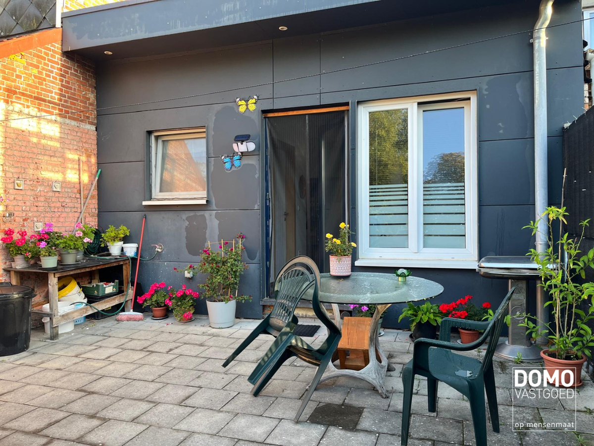 OPBRENGSTENEIGENDOM MET 2 APPARTEMENTEN EN 1 DUPLEXSTUDIO TE HASSELT 