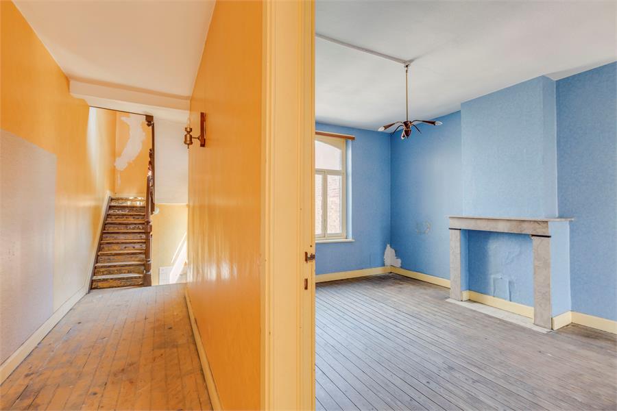 Te renoveren Art Deco herenwoning nabij station 