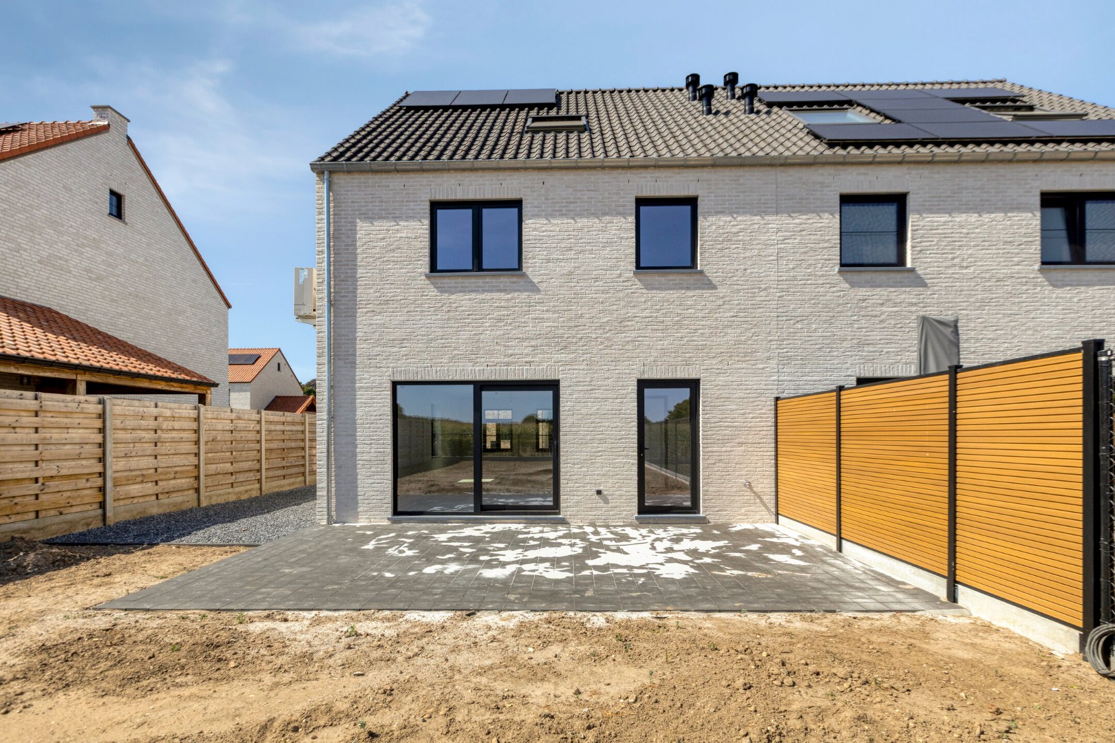 Nieuwbouw-woning in landelijke stijl met 3 slpk op 3 a 82 ca. 