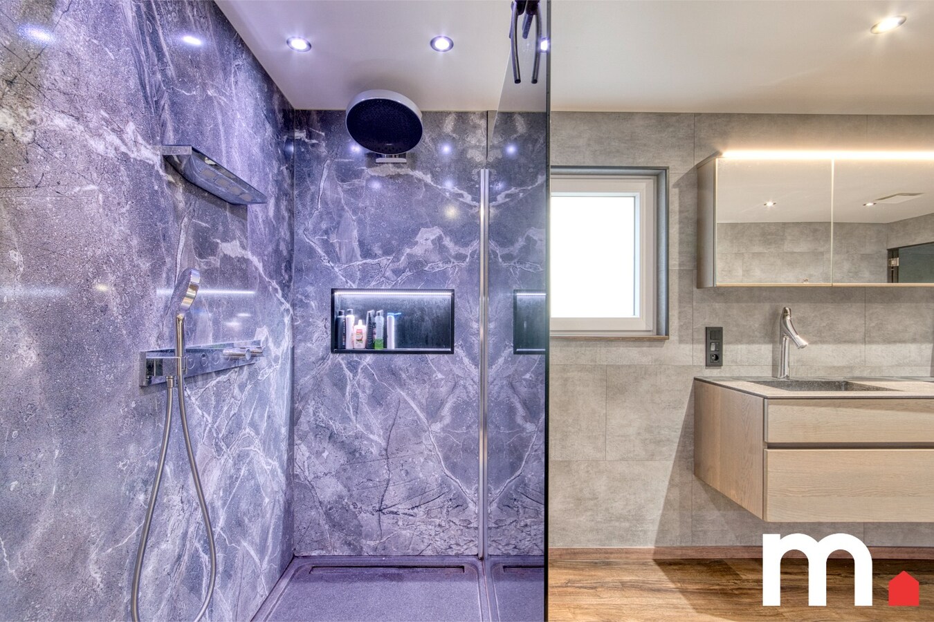 Instapklare woning te Kuurne op 405 m² met 4 Slaapkamers en inpandige dubbele garage! 