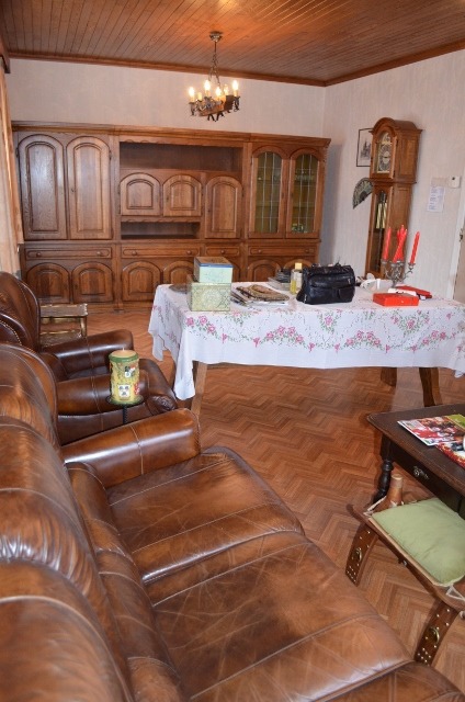 Gelijkvloers app met 2 slpks en garage te centrum Eeklo 