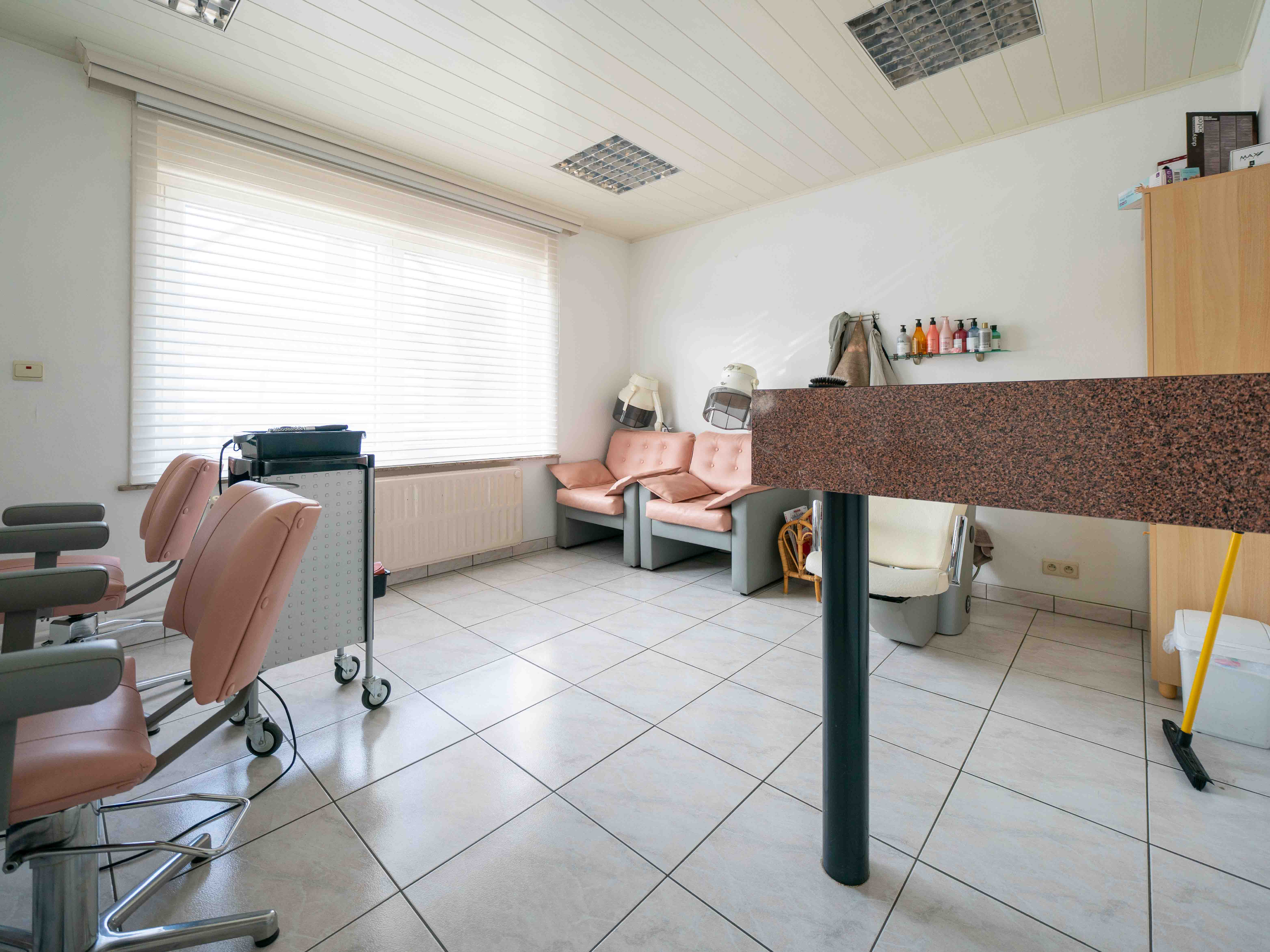 Zeer ruime gezinswoning met 4 slaapkamers en bureel 