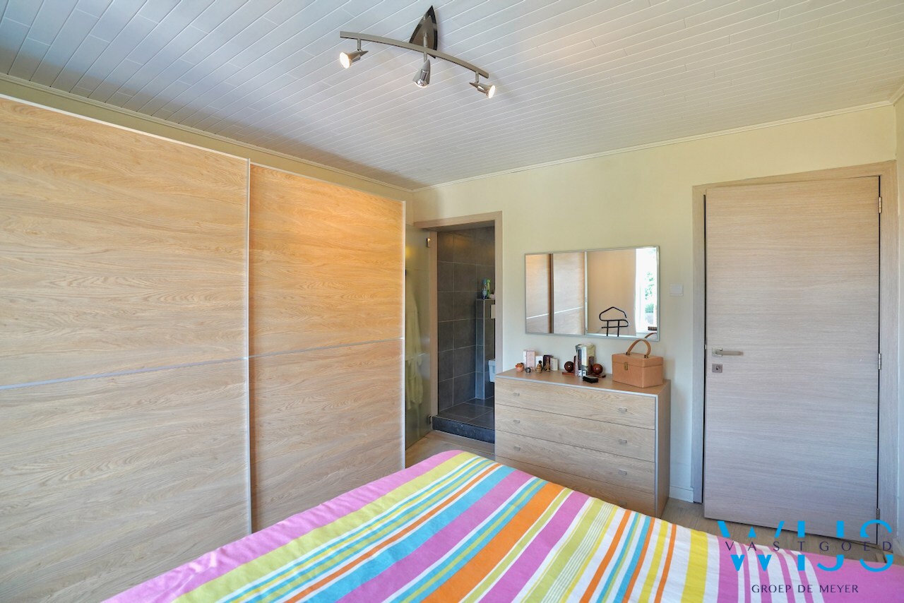 Praktisch en rustig gelegen woning met garage &amp; toffe tuin te Zelzate! 