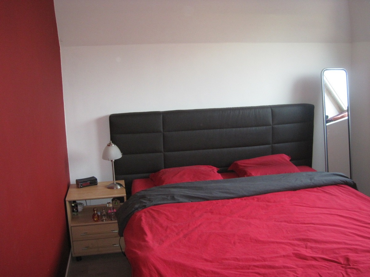 Eigentijds appartement op de 1° verdieping (met terras). Uitstekend gelegen. 