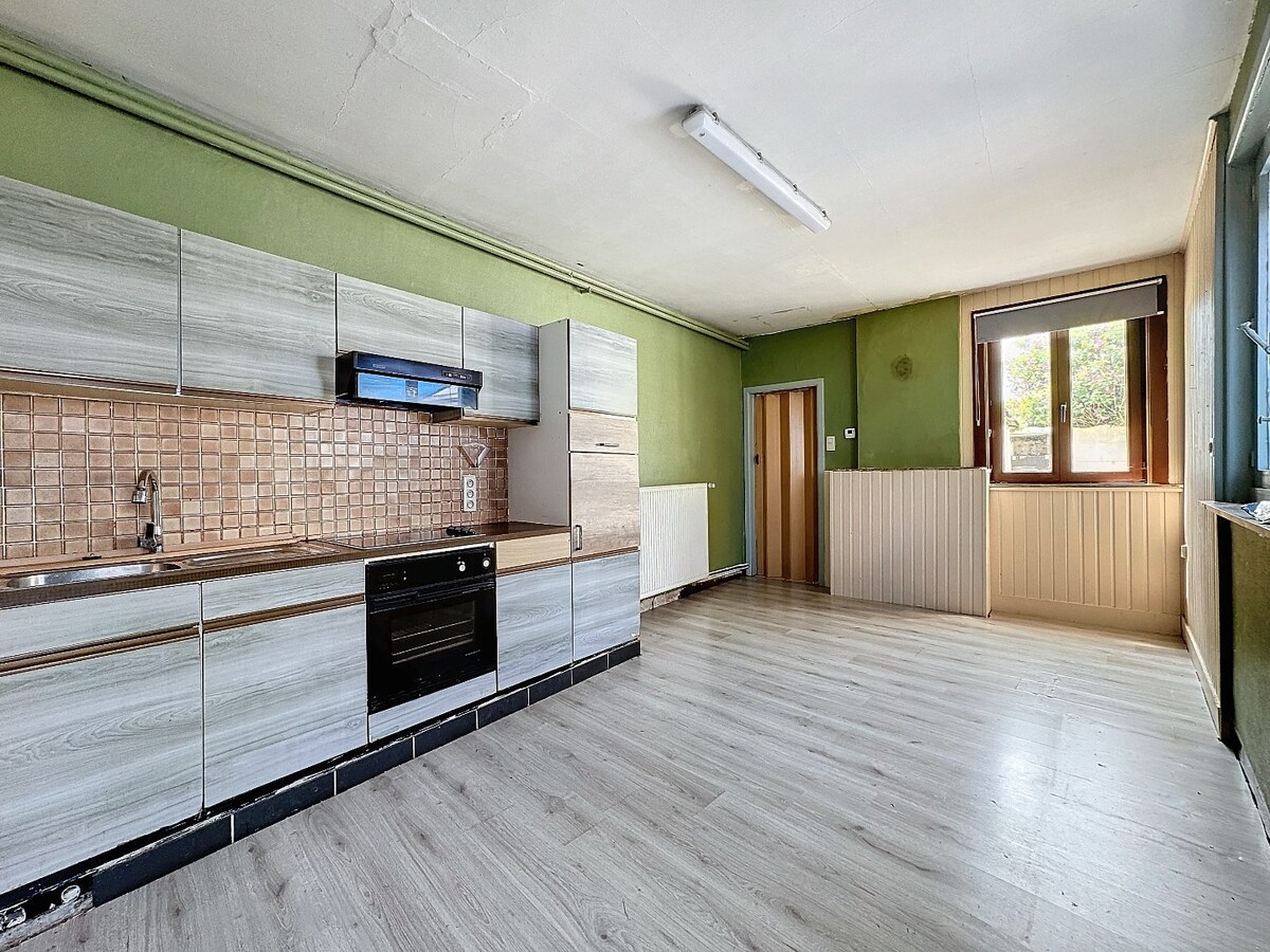 Te renoveren woning met 3 kamers en tuin centrum Herzele 