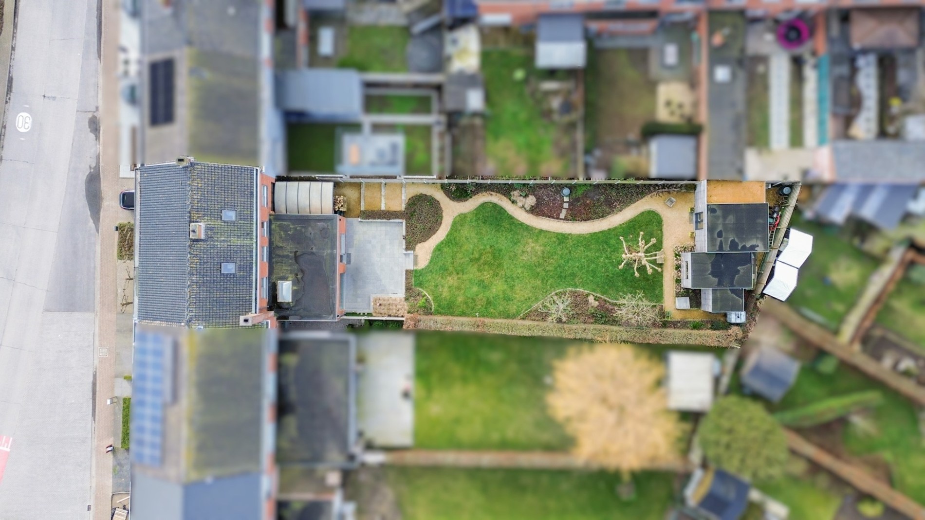 Prachtige gezinswoning met mooie tuin en bijgebouw, instapklaar afgewerkt, Torhout. 