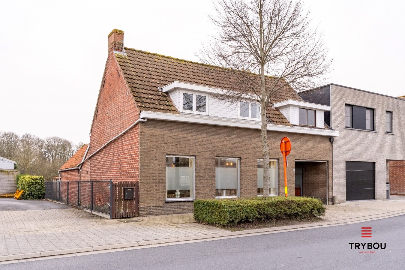 Te koop ; groot perceel, 1126 vierkante meter, met woning te Houthulst 