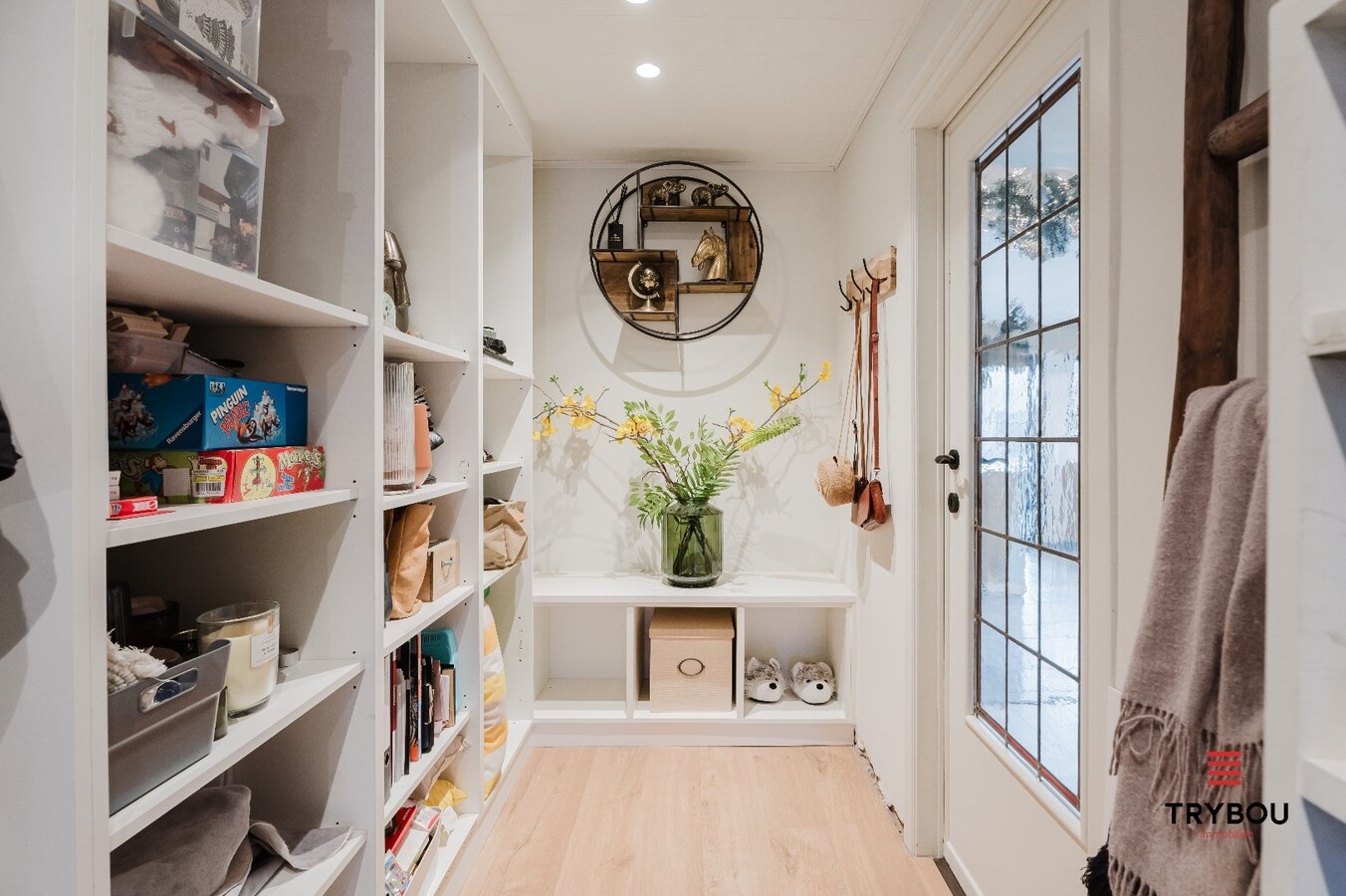 Verrassend ruime, lichtrijke woning op ruim perceel van 722m² te Jabbeke 