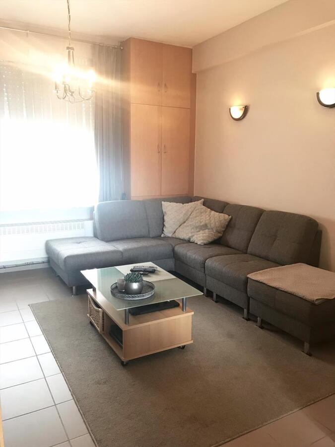 KNAP GERENOVEERDE RUIME WONING MET ZONNIGE STADSTUIN 