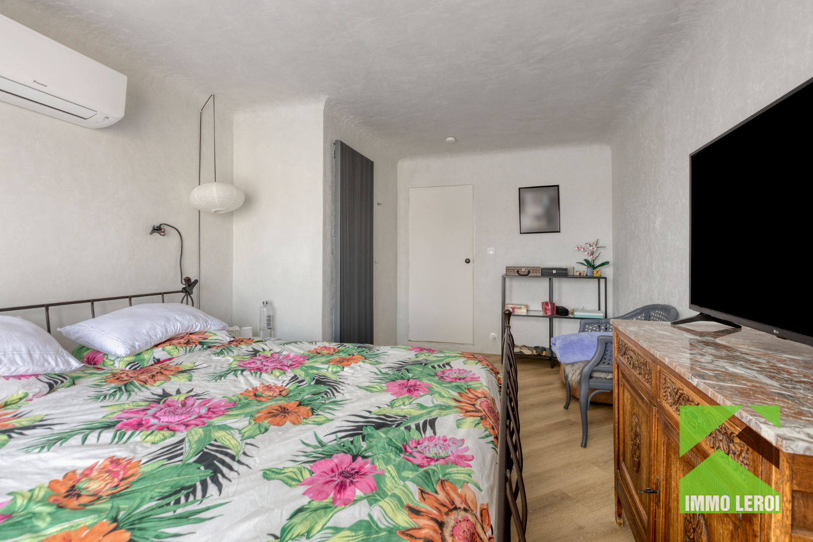 Slaapkamer 1 met doorgang nachthal