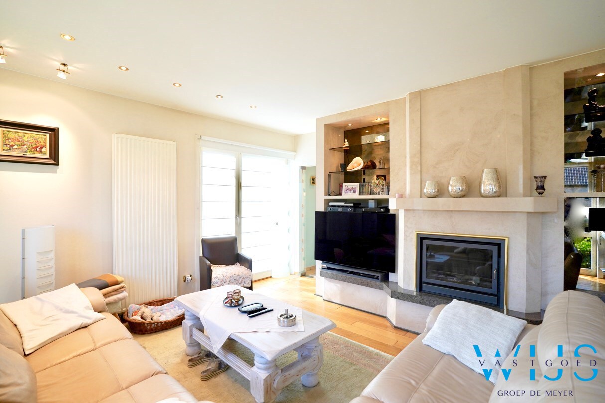 Multifunctioneel woonhuis met magazijn/praktijkruimte te ERTVELDE ! 