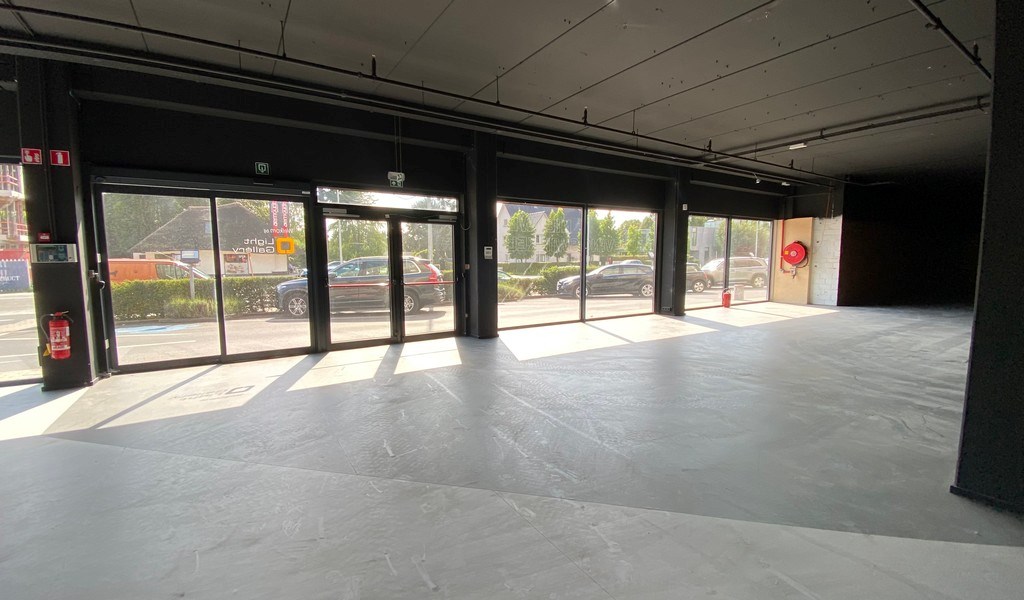 Winkel te huur langs Kortrijksesteenweg in Gent